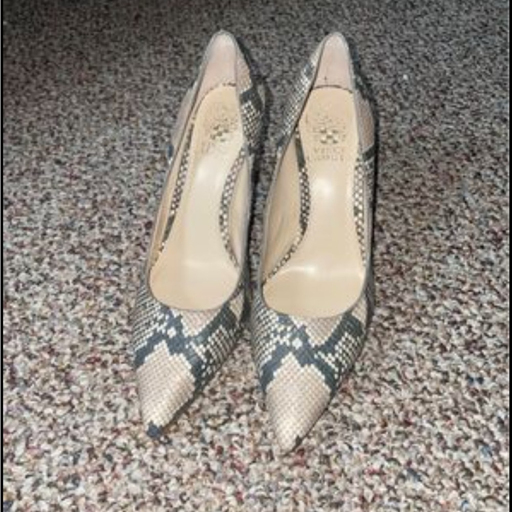 Vince camuto 4” in snake print heels